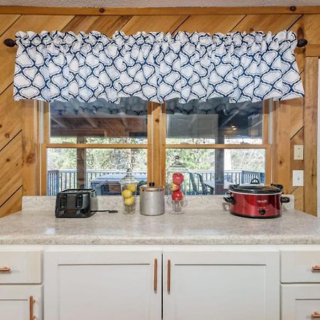Wooded Bliss Hot Tub Single Level Cabin With No Steps Rocking Chairs And Wooded Views بيدجن فورج المظهر الخارجي الصورة