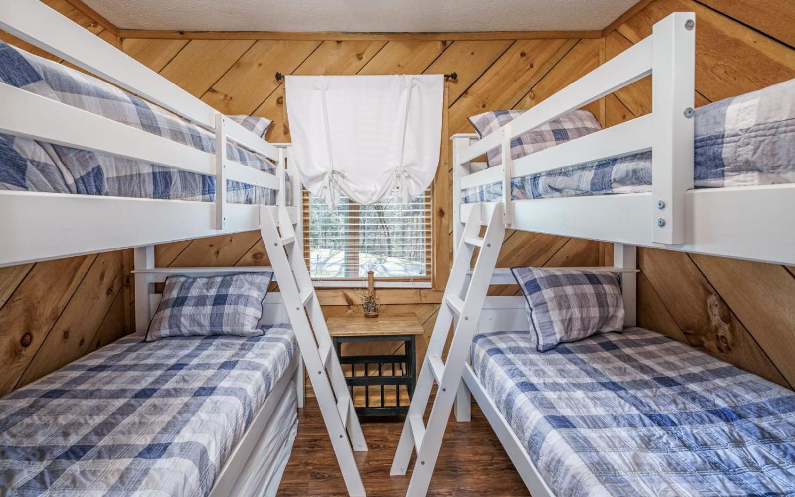 Wooded Bliss Hot Tub Single Level Cabin With No Steps Rocking Chairs And Wooded Views بيدجن فورج المظهر الخارجي الصورة